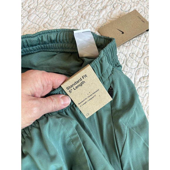 Nike Men's Green‎ Casual Athletic Shorts with Yellow Logo Size Small - Picture 5 of 6